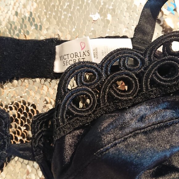 Victoria Secret 'Miracle Bra' - Black 34C - Picture 3 of 3